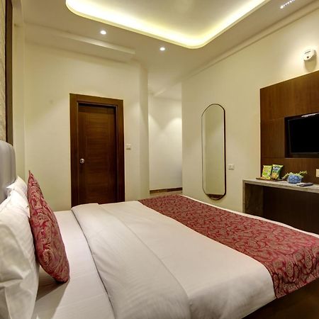 Hotel Kashish Plaza - 5 Mins From Metro Station Delhi  Dış mekan fotoğraf