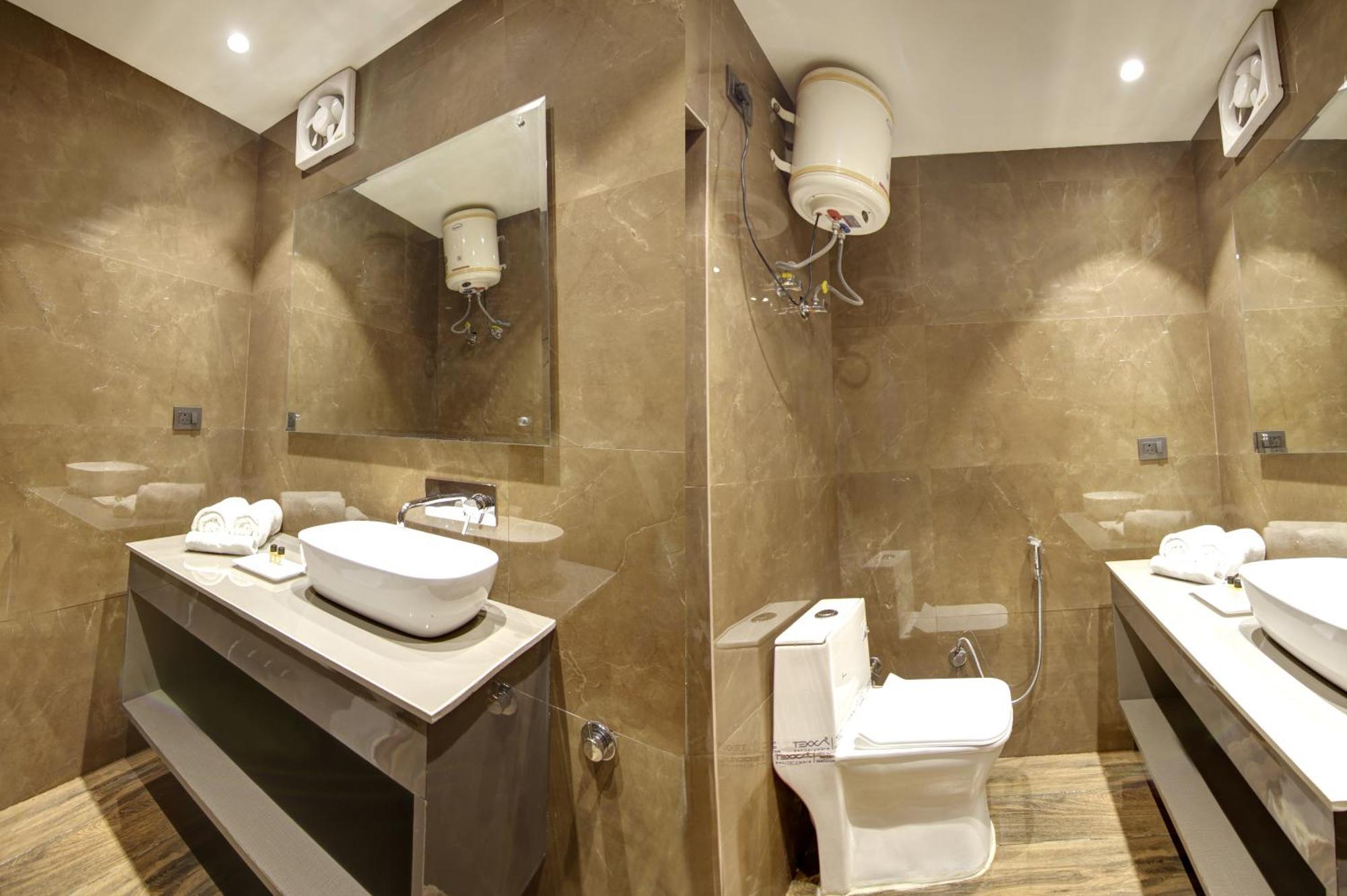 Hotel Kashish Plaza - 5 Mins From Metro Station Delhi  Dış mekan fotoğraf