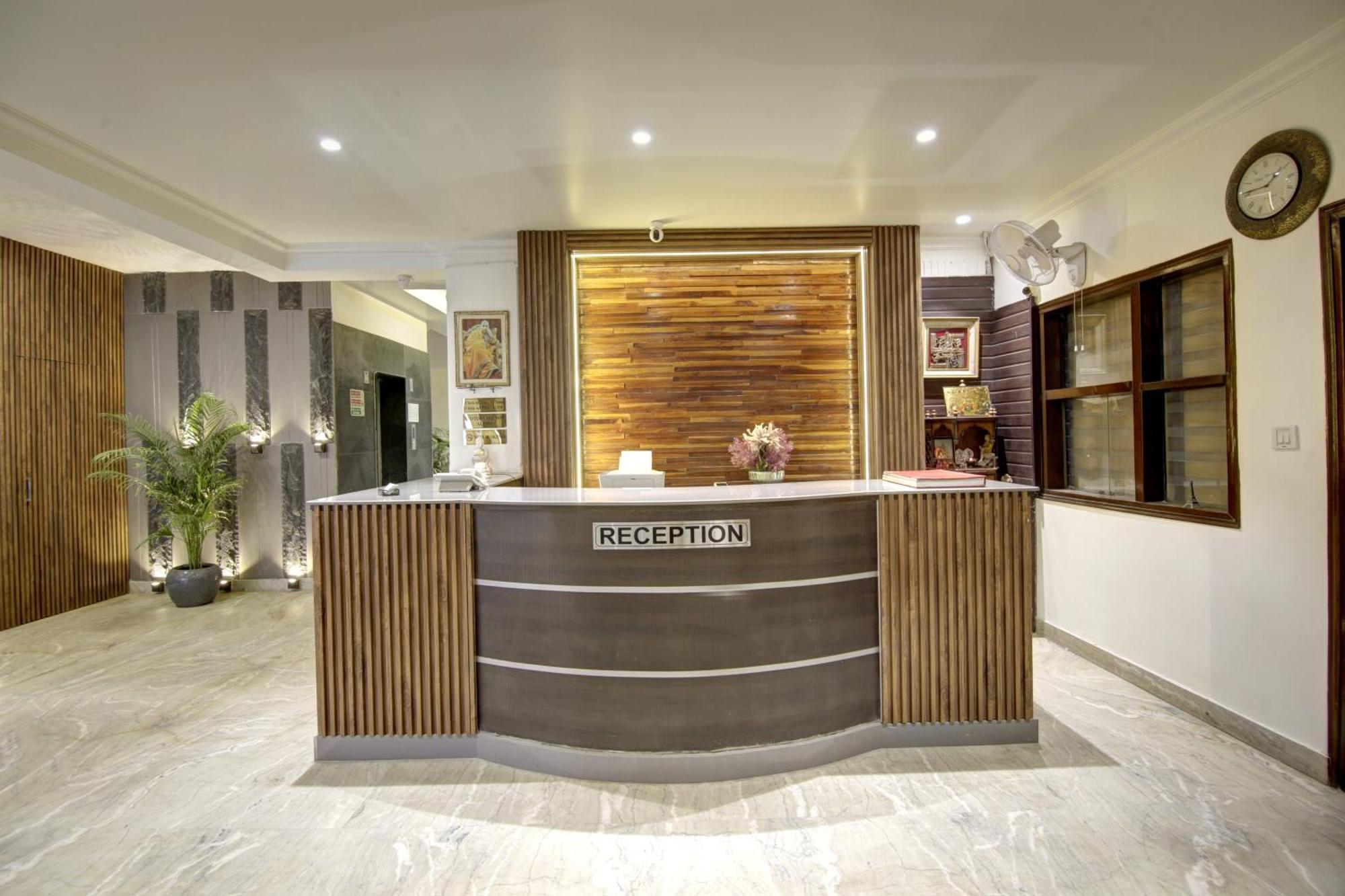 Hotel Kashish Plaza - 5 Mins From Metro Station Delhi  Dış mekan fotoğraf