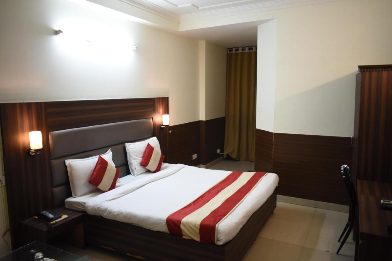 Hotel Kashish Plaza - 5 Mins From Metro Station Delhi  Dış mekan fotoğraf