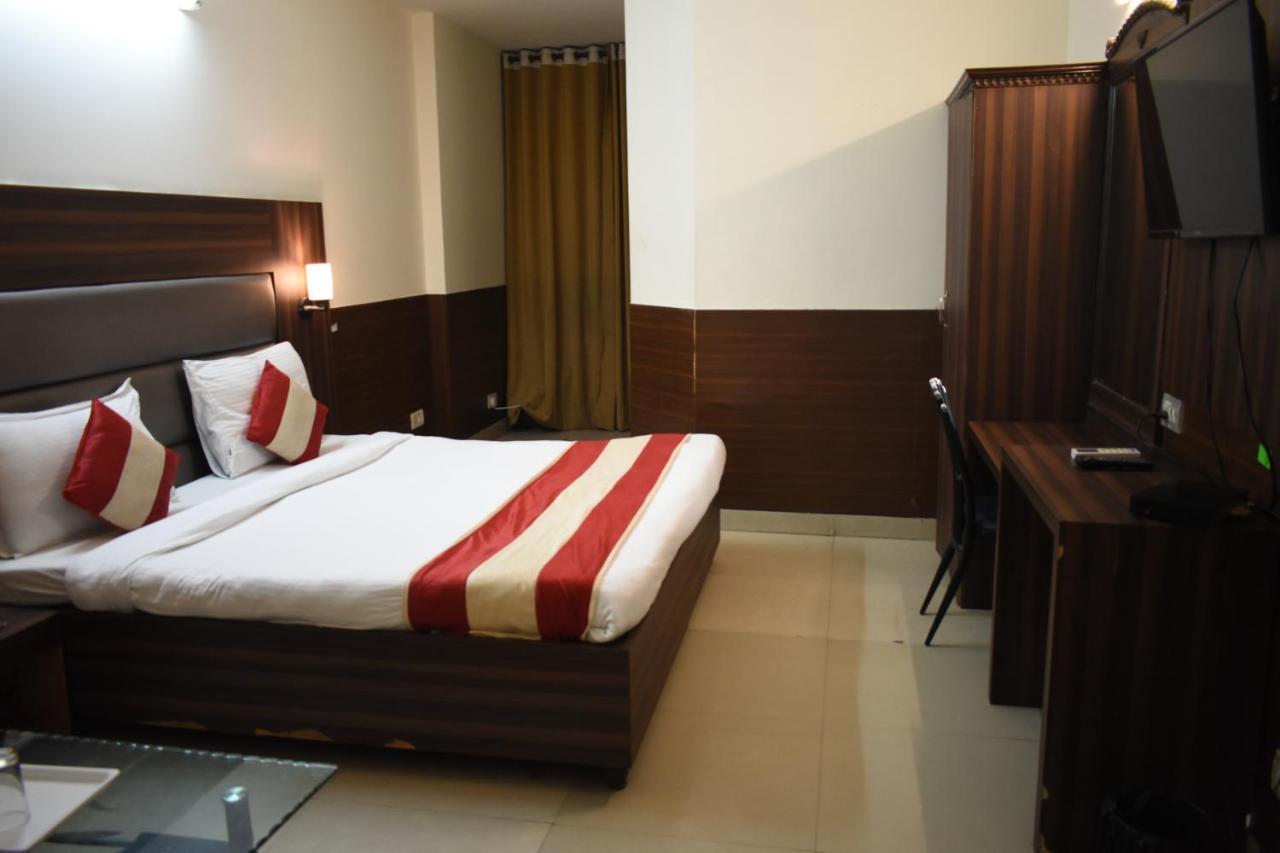Hotel Kashish Plaza - 5 Mins From Metro Station Delhi  Dış mekan fotoğraf