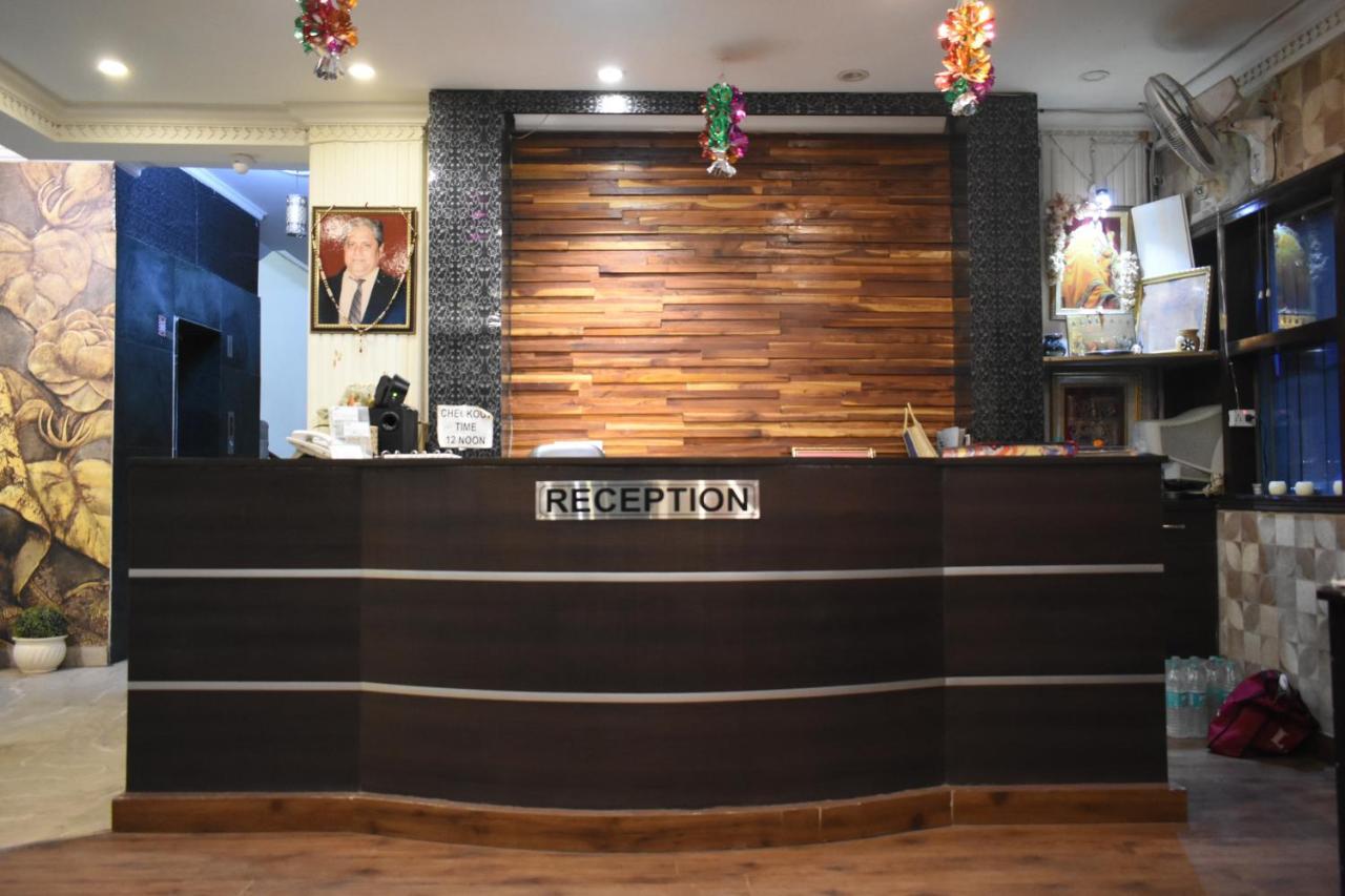 Hotel Kashish Plaza - 5 Mins From Metro Station Delhi  Dış mekan fotoğraf