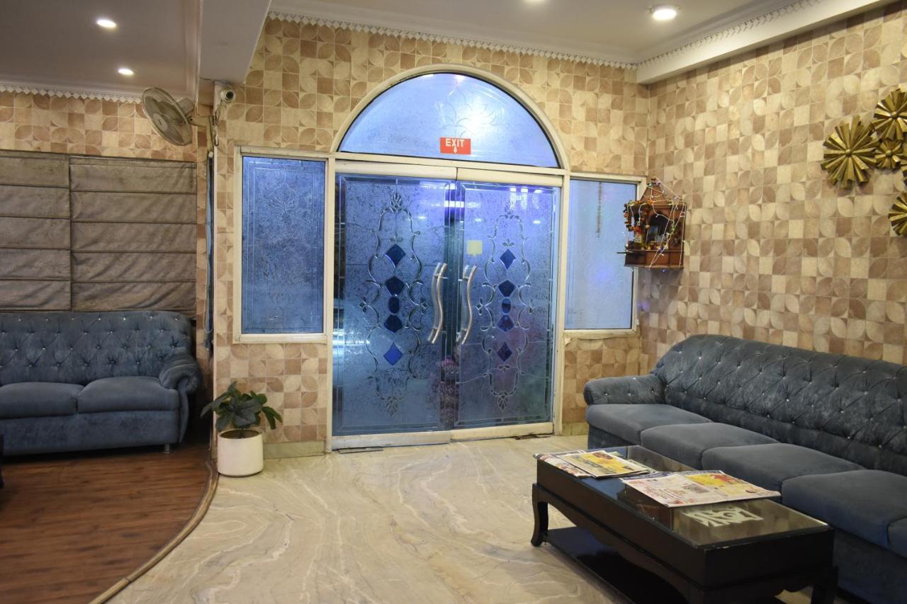 Hotel Kashish Plaza - 5 Mins From Metro Station Delhi  Dış mekan fotoğraf