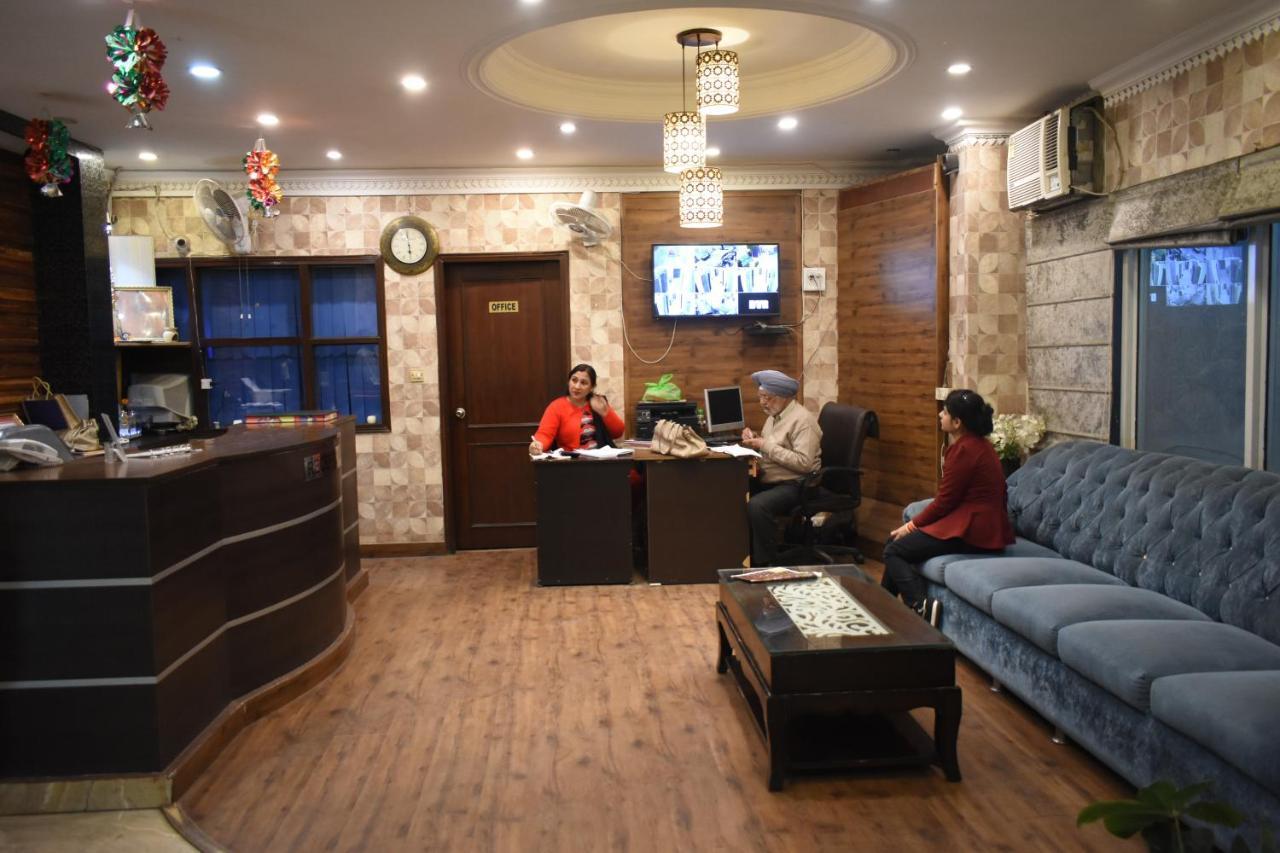 Hotel Kashish Plaza - 5 Mins From Metro Station Delhi  Dış mekan fotoğraf