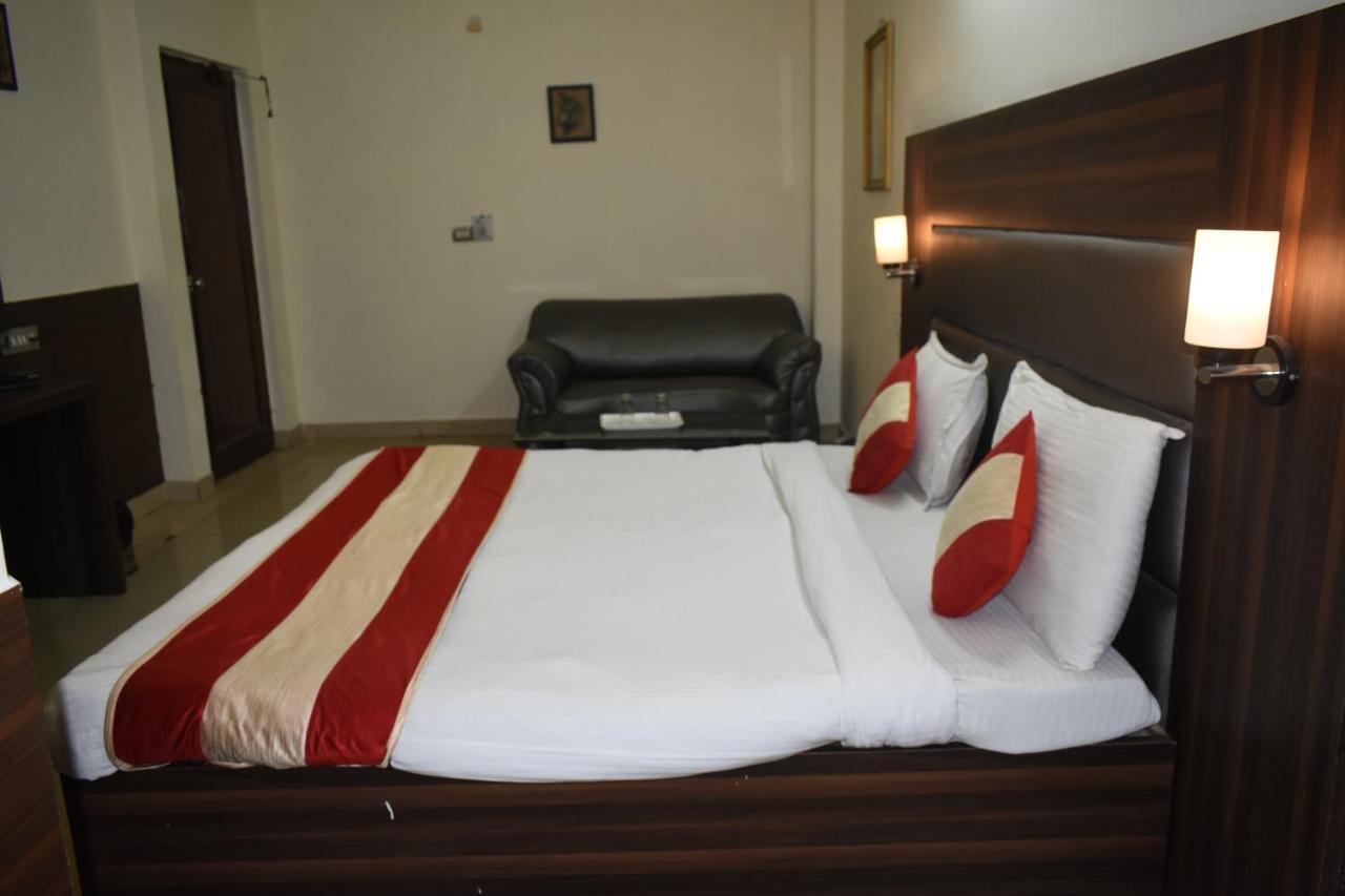 Hotel Kashish Plaza - 5 Mins From Metro Station Delhi  Dış mekan fotoğraf