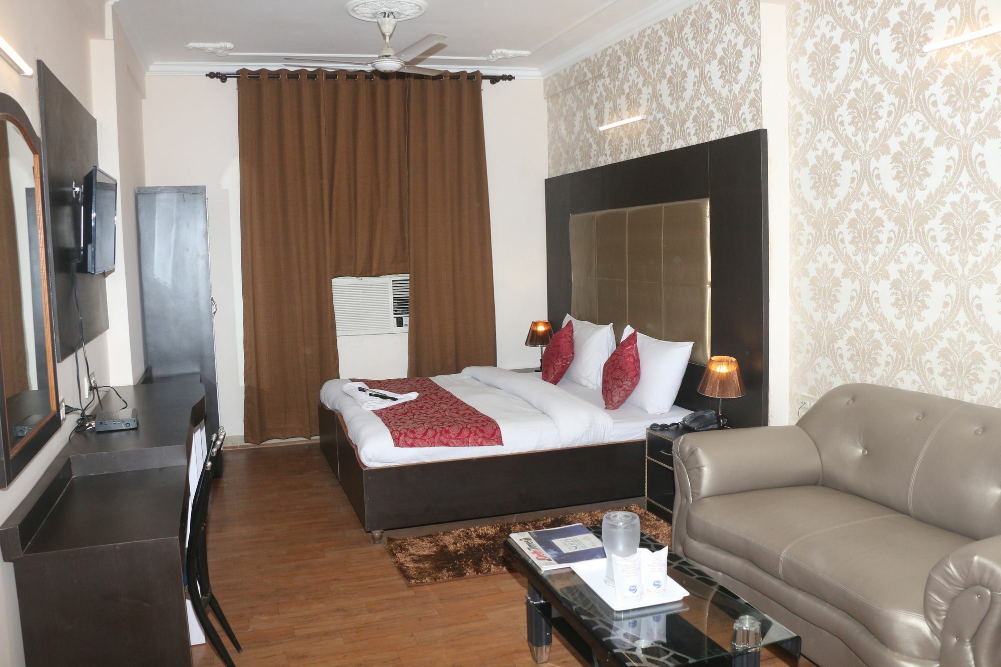 Hotel Kashish Plaza - 5 Mins From Metro Station Delhi  Dış mekan fotoğraf